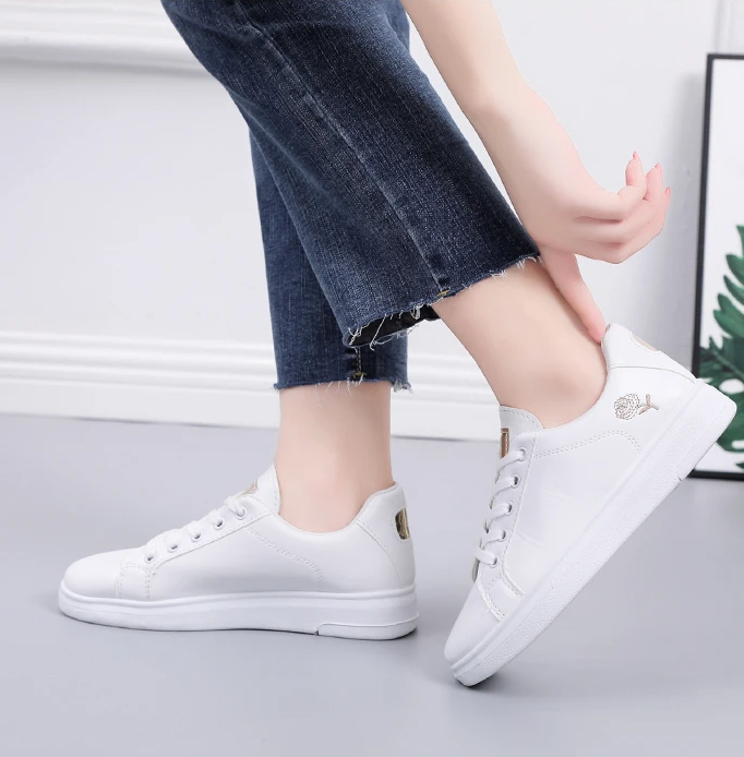 Women's White Breathable Embroidered Flower Sneakers 