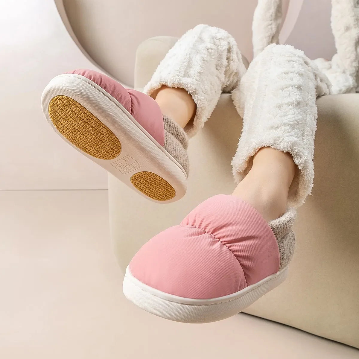 Soft and comfortable plush winter slippers 